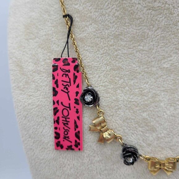 Betsey Johnson Black Rose Gold Tone Bow Delicate Necklace NWT! - Picture 3 of 8